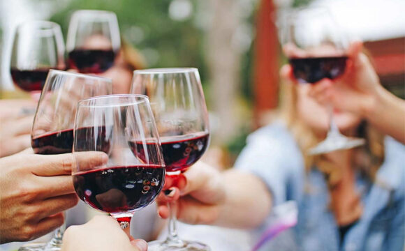 Il vino rosso e la salute dei denti: un doppio ruolo da esplorare